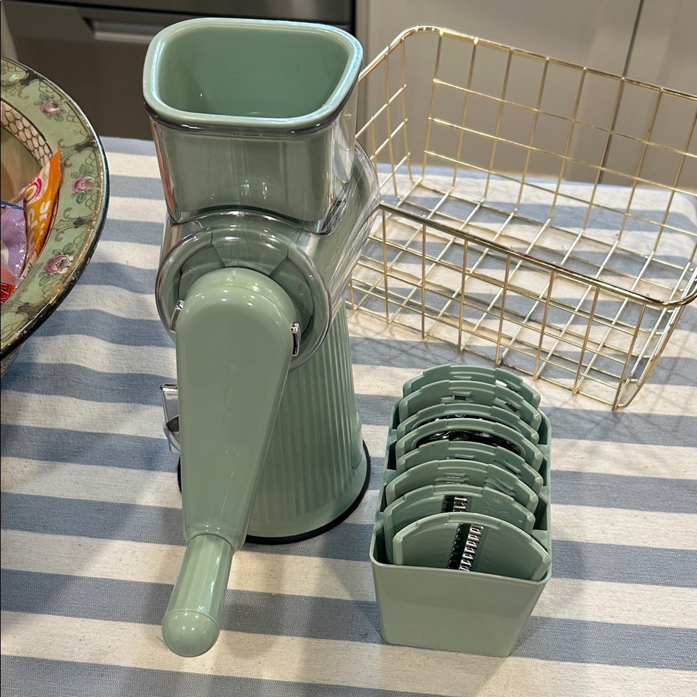 Green Manual Food Processor with Attachments - Picture 2 of 10